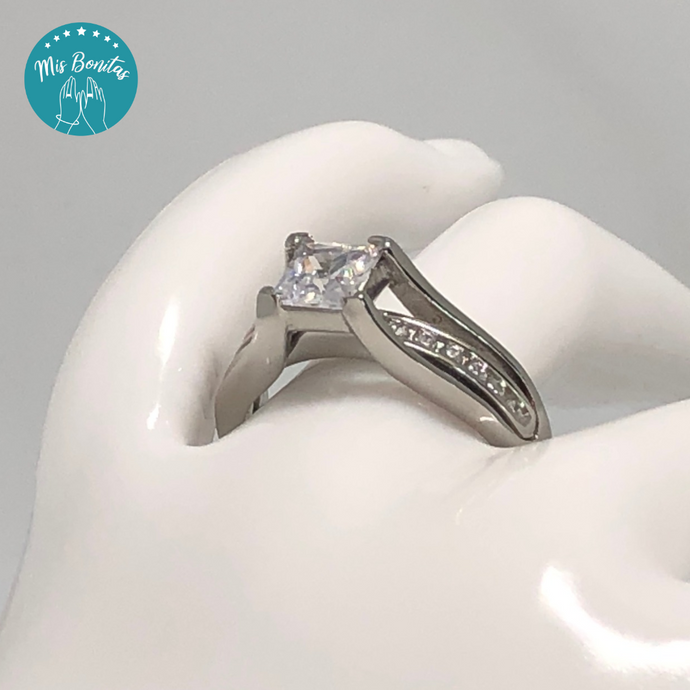 Wedding/Engagement Ring